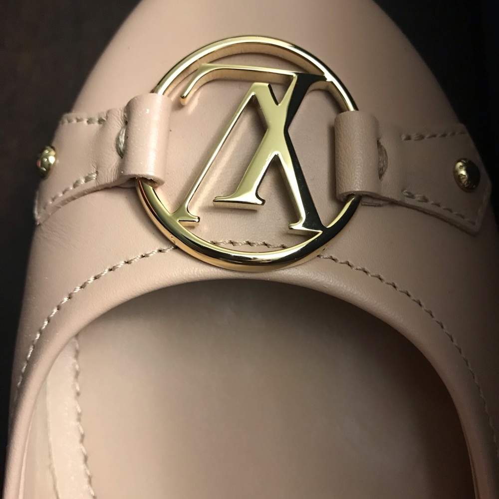 Authentic Louis Vuitton shoes - Picture 12 of 12
